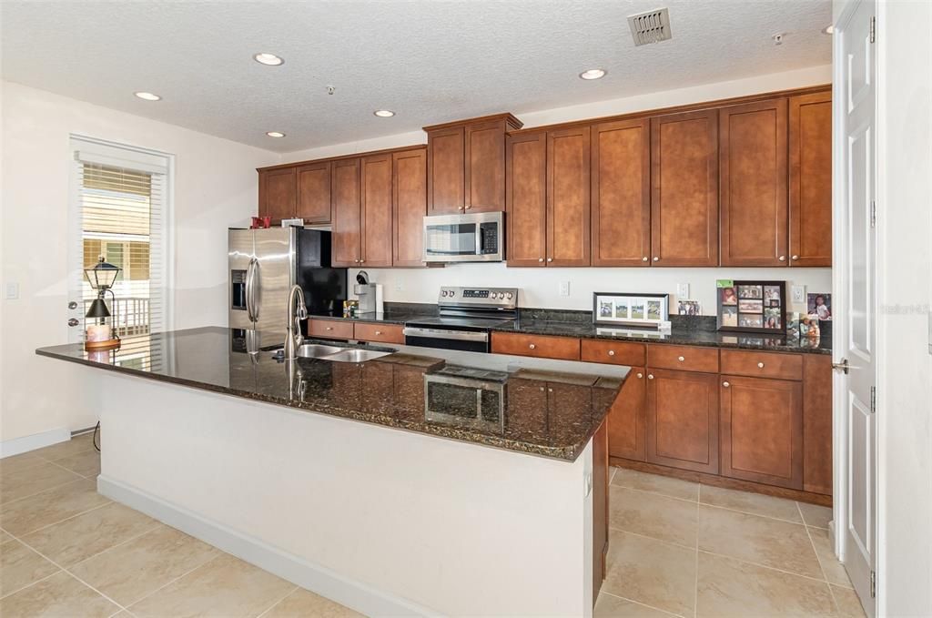 待售: $425,000 (3 贝兹, 3 浴室, 1989 平方英尺)