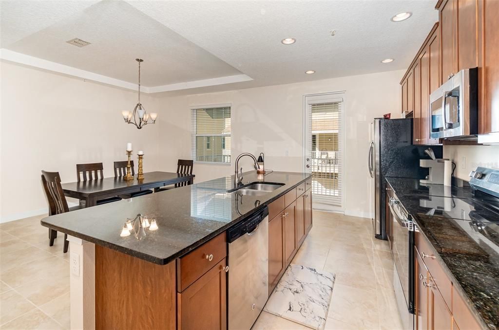 待售: $425,000 (3 贝兹, 3 浴室, 1989 平方英尺)