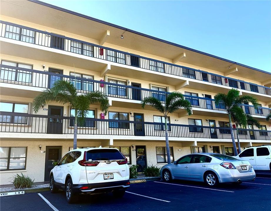 For Sale: $149,900 (2 beds, 2 baths, 1050 Square Feet)