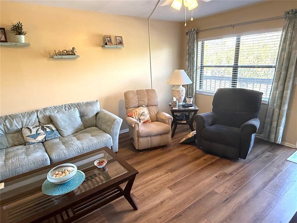 For Sale: $149,900 (2 beds, 2 baths, 1050 Square Feet)