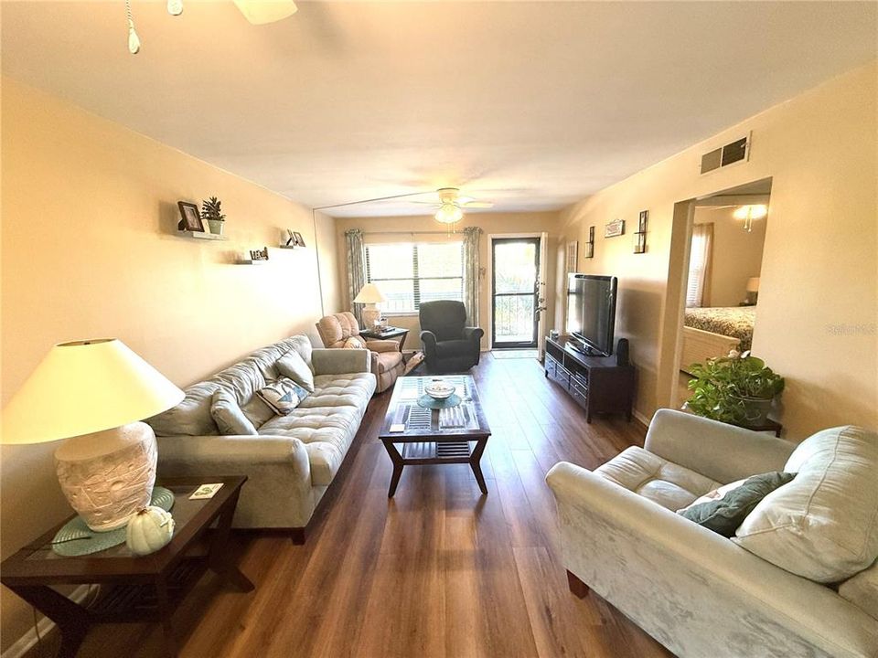 For Sale: $149,900 (2 beds, 2 baths, 1050 Square Feet)