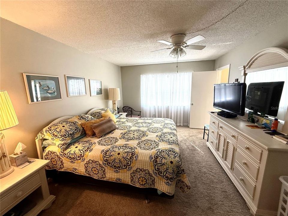 For Sale: $149,900 (2 beds, 2 baths, 1050 Square Feet)