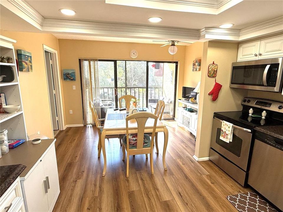 For Sale: $149,900 (2 beds, 2 baths, 1050 Square Feet)