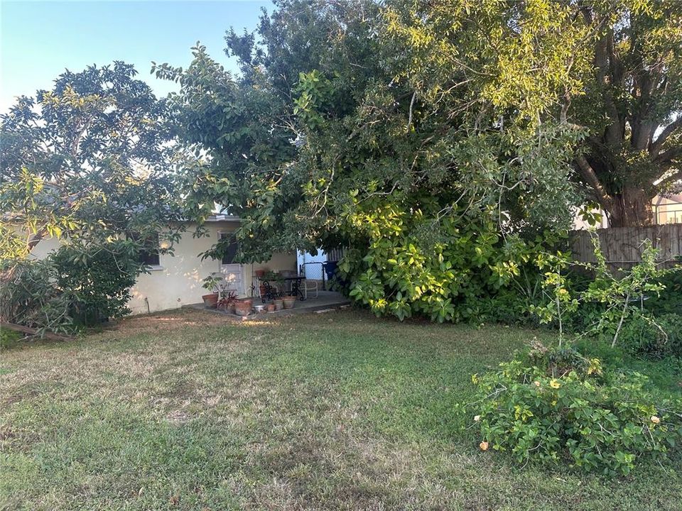 Под контрактом: $350,000 (0.13 acres)