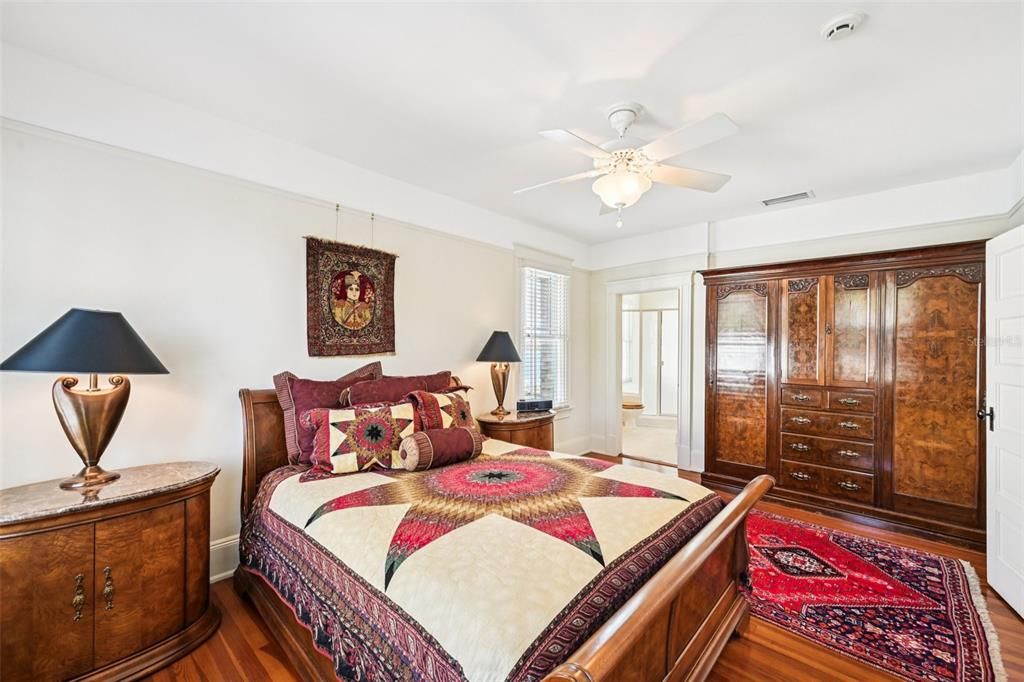 For Sale: $2,490,000 (6 beds, 5 baths, 3999 Square Feet)