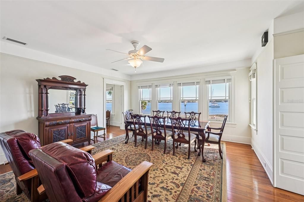 For Sale: $2,490,000 (6 beds, 5 baths, 3999 Square Feet)