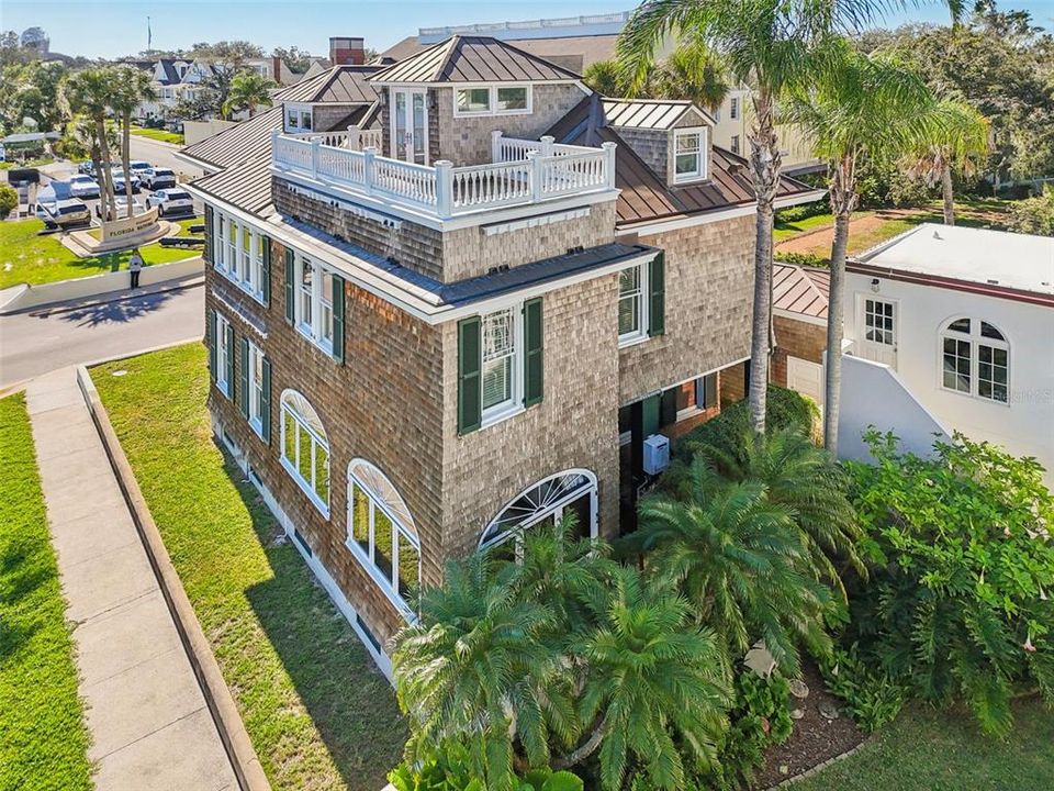 For Sale: $2,490,000 (6 beds, 5 baths, 3999 Square Feet)