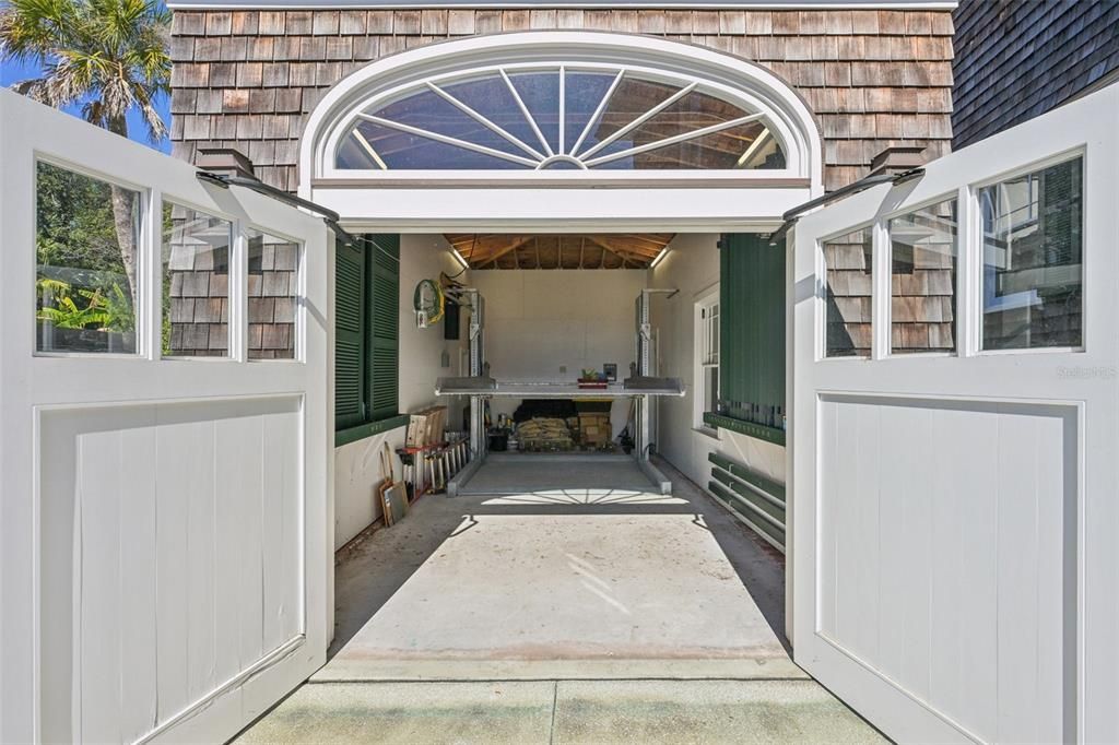 For Sale: $2,490,000 (6 beds, 5 baths, 3999 Square Feet)