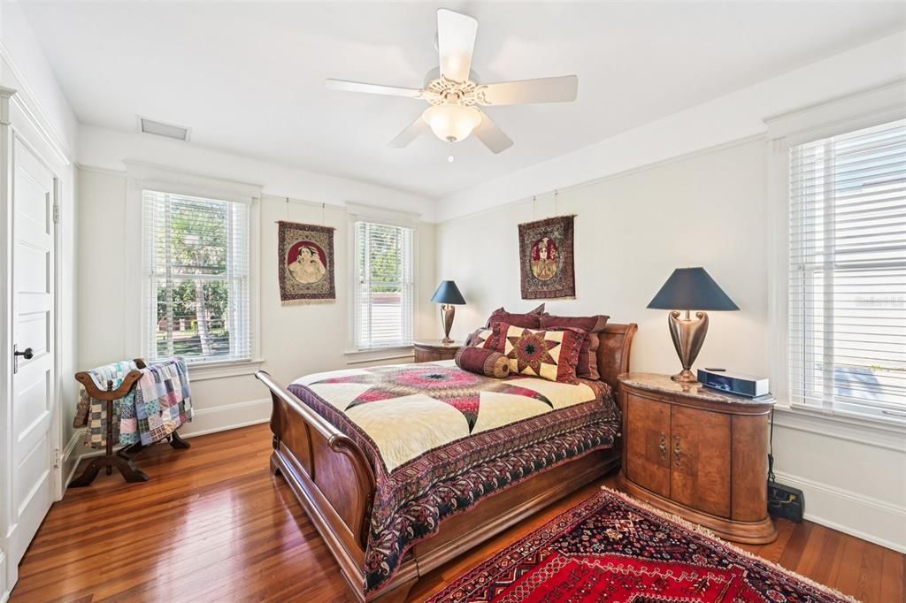 For Sale: $2,490,000 (6 beds, 5 baths, 3999 Square Feet)