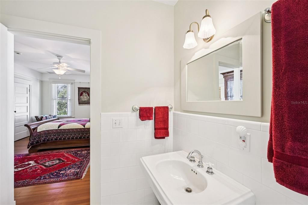 For Sale: $2,490,000 (6 beds, 5 baths, 3999 Square Feet)