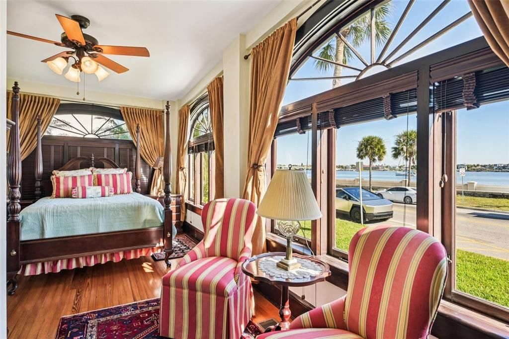 For Sale: $2,490,000 (6 beds, 5 baths, 3999 Square Feet)