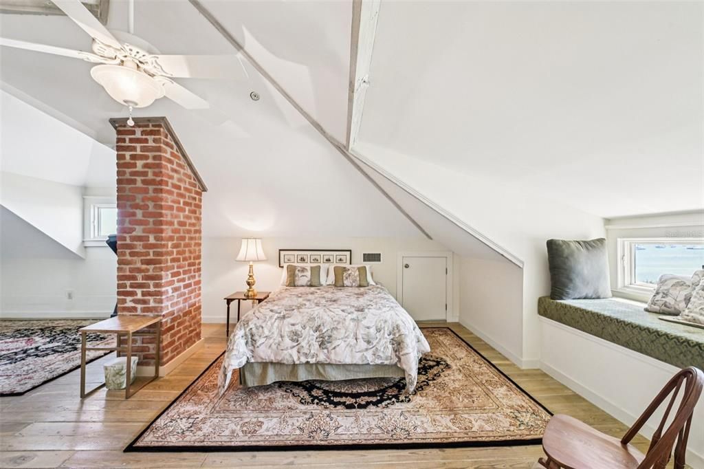 For Sale: $2,490,000 (6 beds, 5 baths, 3999 Square Feet)