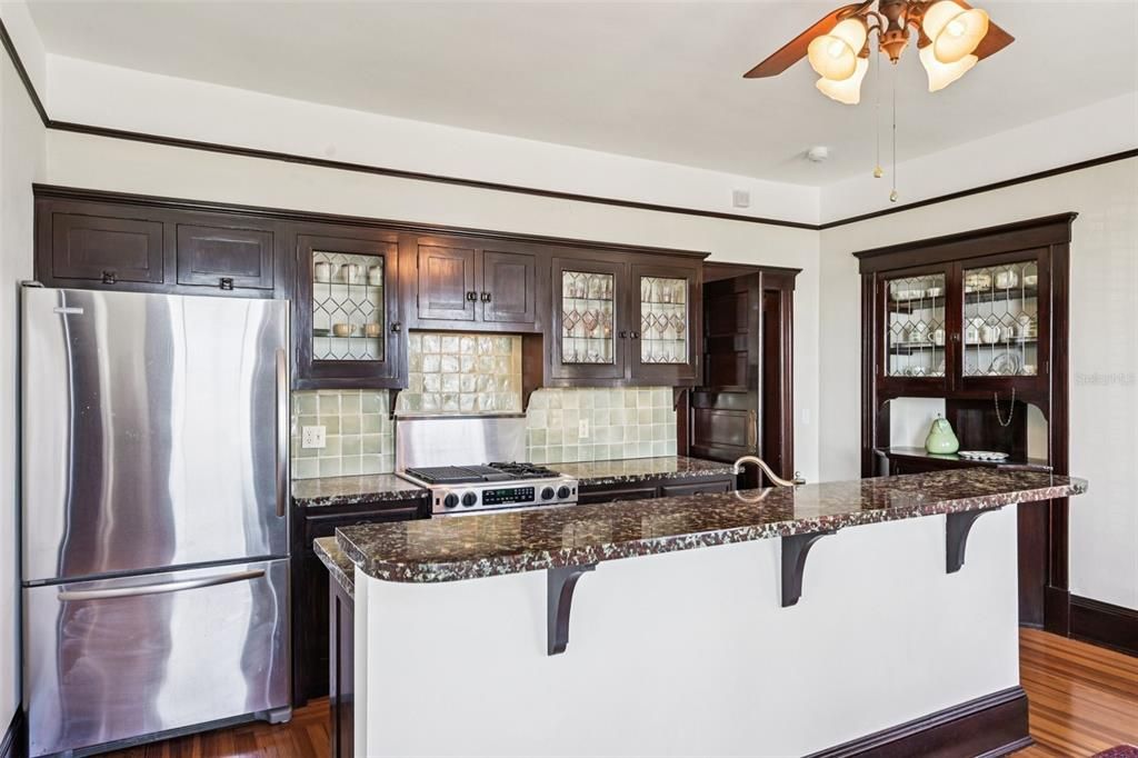 For Sale: $2,490,000 (6 beds, 5 baths, 3999 Square Feet)