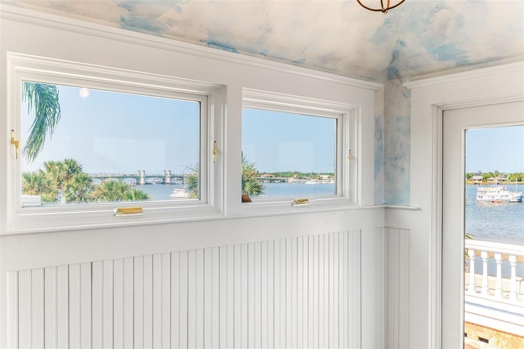 For Sale: $2,490,000 (6 beds, 5 baths, 3999 Square Feet)