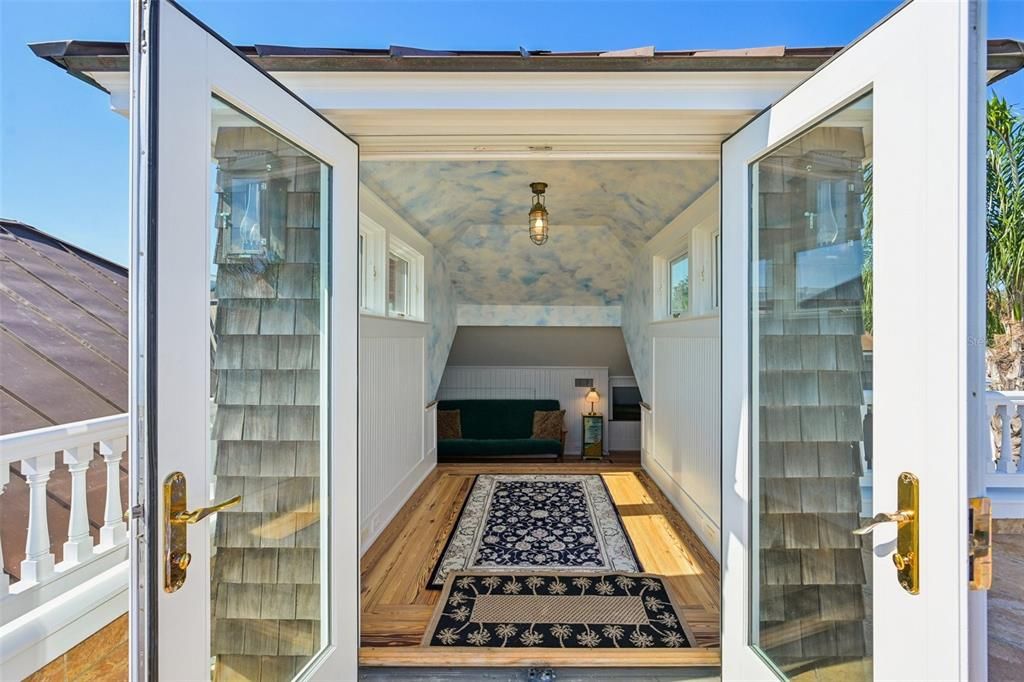 For Sale: $2,490,000 (6 beds, 5 baths, 3999 Square Feet)