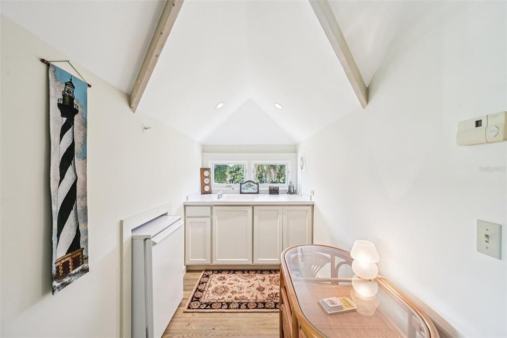 For Sale: $2,490,000 (6 beds, 5 baths, 3999 Square Feet)