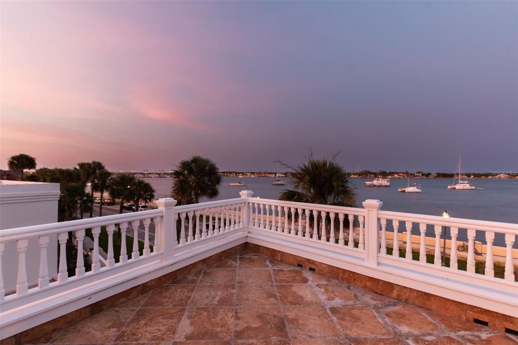 For Sale: $2,490,000 (6 beds, 5 baths, 3999 Square Feet)