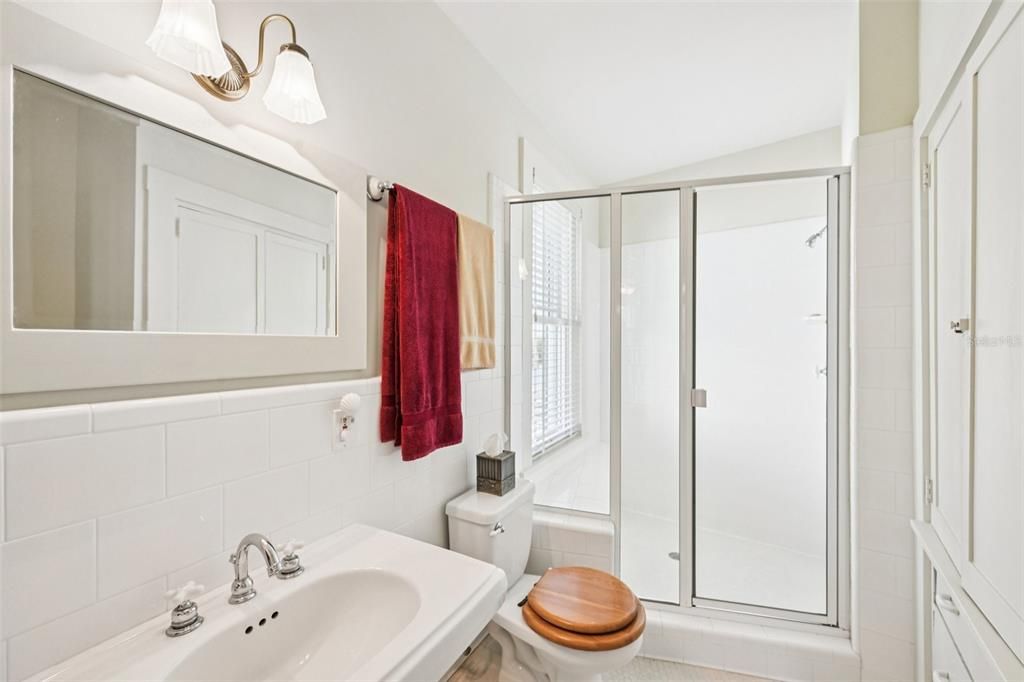 For Sale: $2,490,000 (6 beds, 5 baths, 3999 Square Feet)