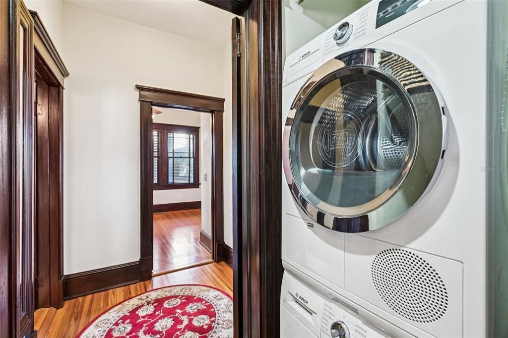 For Sale: $2,490,000 (6 beds, 5 baths, 3999 Square Feet)