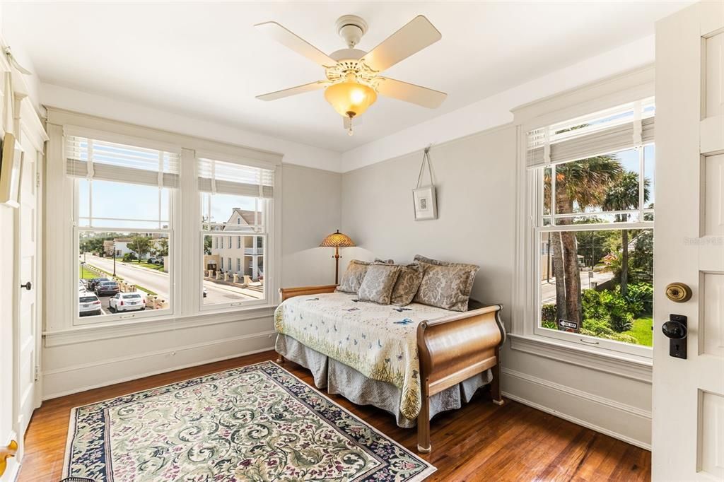 For Sale: $2,490,000 (6 beds, 5 baths, 3999 Square Feet)