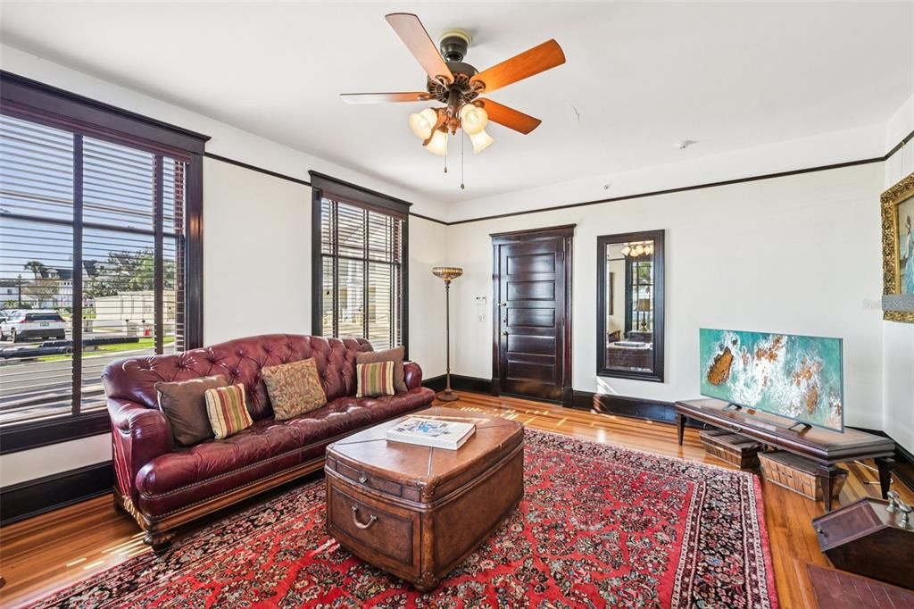 For Sale: $2,490,000 (6 beds, 5 baths, 3999 Square Feet)