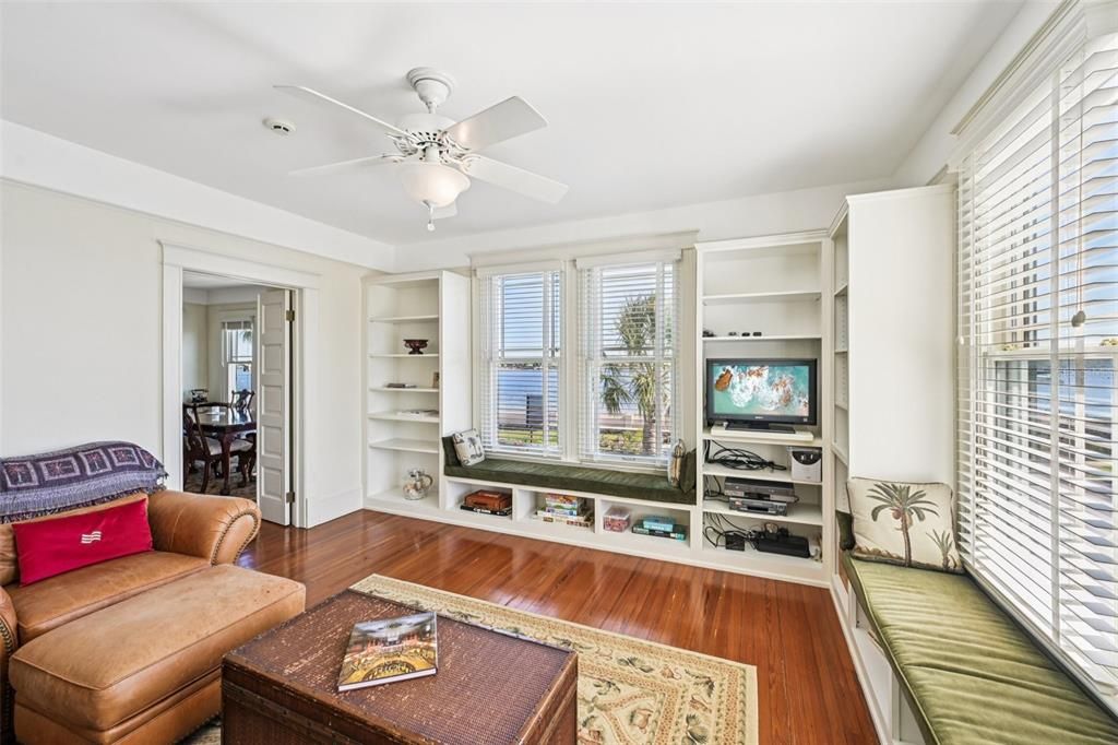 For Sale: $2,490,000 (6 beds, 5 baths, 3999 Square Feet)