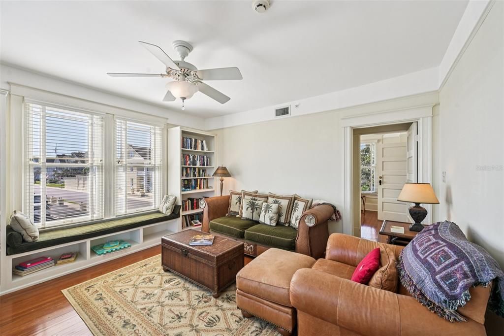 For Sale: $2,490,000 (6 beds, 5 baths, 3999 Square Feet)