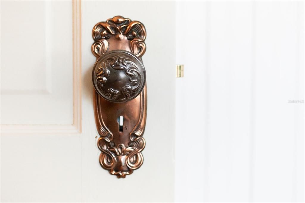 For Sale: $2,490,000 (6 beds, 5 baths, 3999 Square Feet)