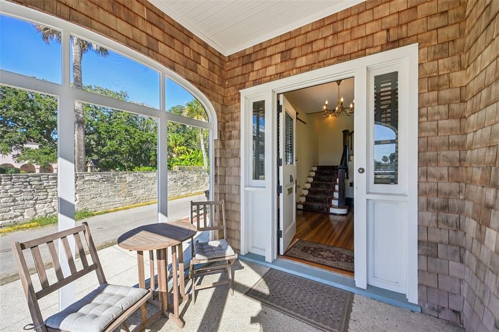 For Sale: $2,490,000 (6 beds, 5 baths, 3999 Square Feet)