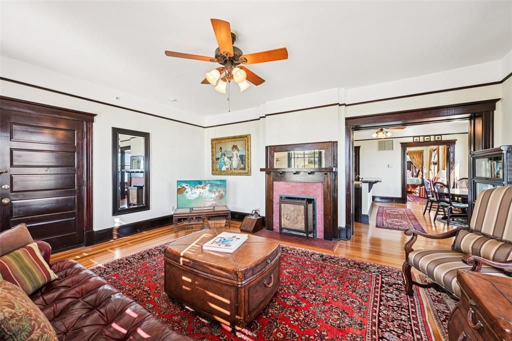 For Sale: $2,490,000 (6 beds, 5 baths, 3999 Square Feet)