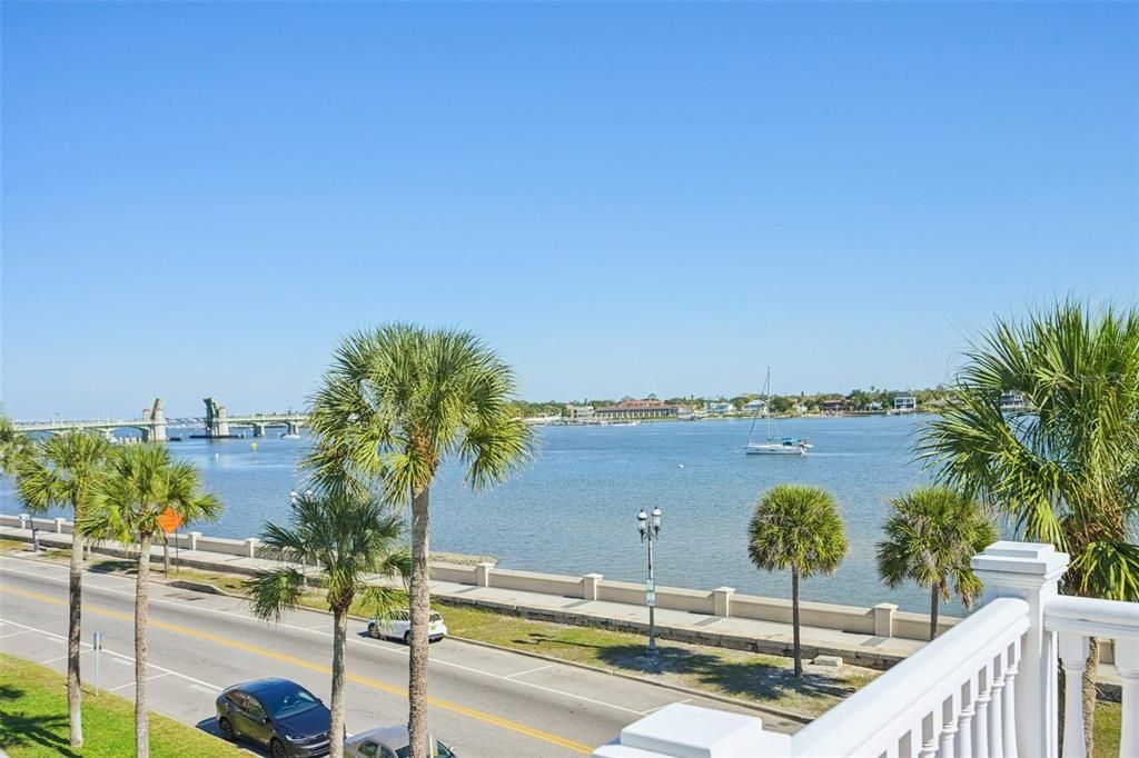 For Sale: $2,490,000 (6 beds, 5 baths, 3999 Square Feet)