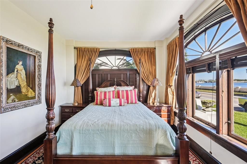 For Sale: $2,490,000 (6 beds, 5 baths, 3999 Square Feet)