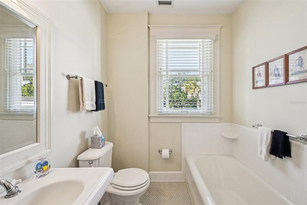 For Sale: $2,490,000 (6 beds, 5 baths, 3999 Square Feet)