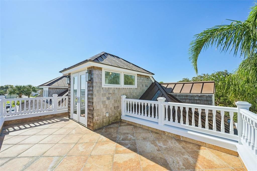 For Sale: $2,490,000 (6 beds, 5 baths, 3999 Square Feet)