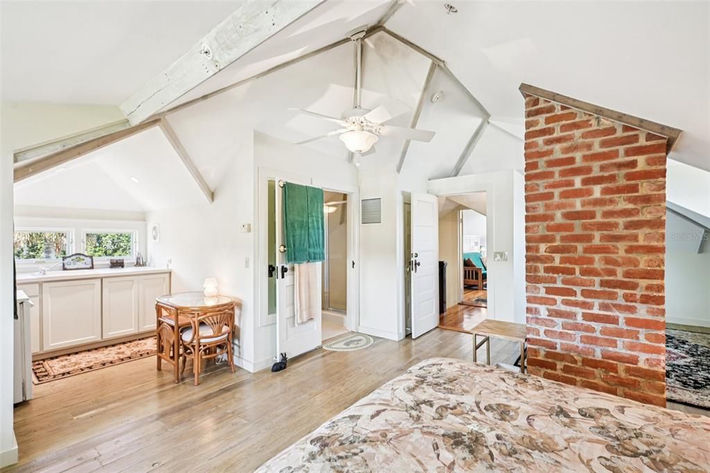 For Sale: $2,490,000 (6 beds, 5 baths, 3999 Square Feet)