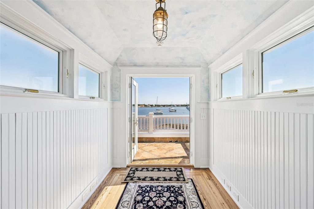 For Sale: $2,490,000 (6 beds, 5 baths, 3999 Square Feet)