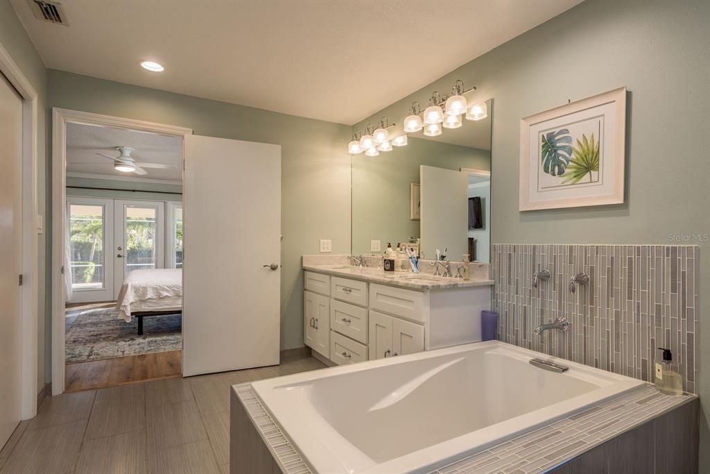 For Sale: $724,900 (4 beds, 2 baths, 2239 Square Feet)