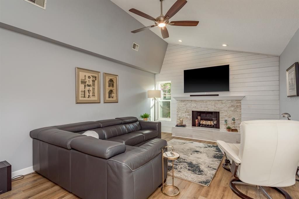 For Sale: $724,900 (4 beds, 2 baths, 2239 Square Feet)