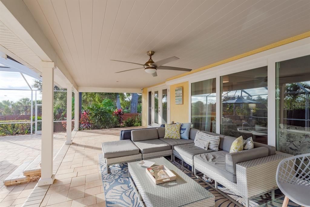 For Sale: $724,900 (4 beds, 2 baths, 2239 Square Feet)