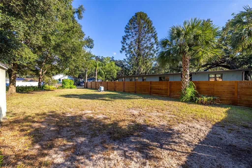 待售: $200,000 (0.14 acres)