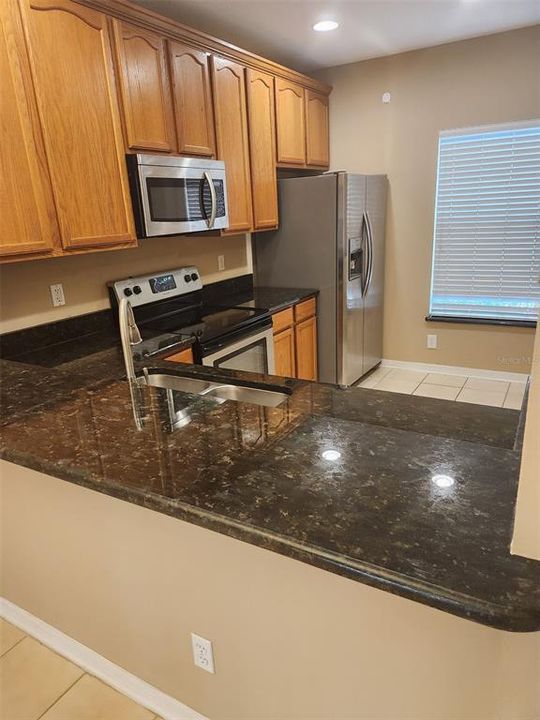 For Sale: $250,000 (2 beds, 2 baths, 1071 Square Feet)