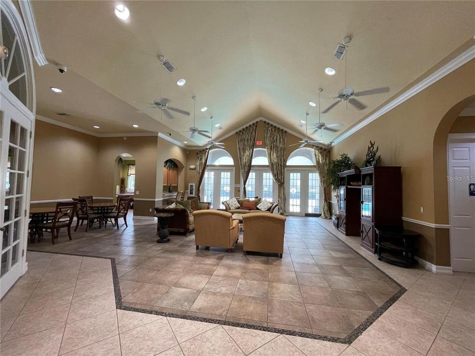 For Sale: $250,000 (2 beds, 2 baths, 1071 Square Feet)