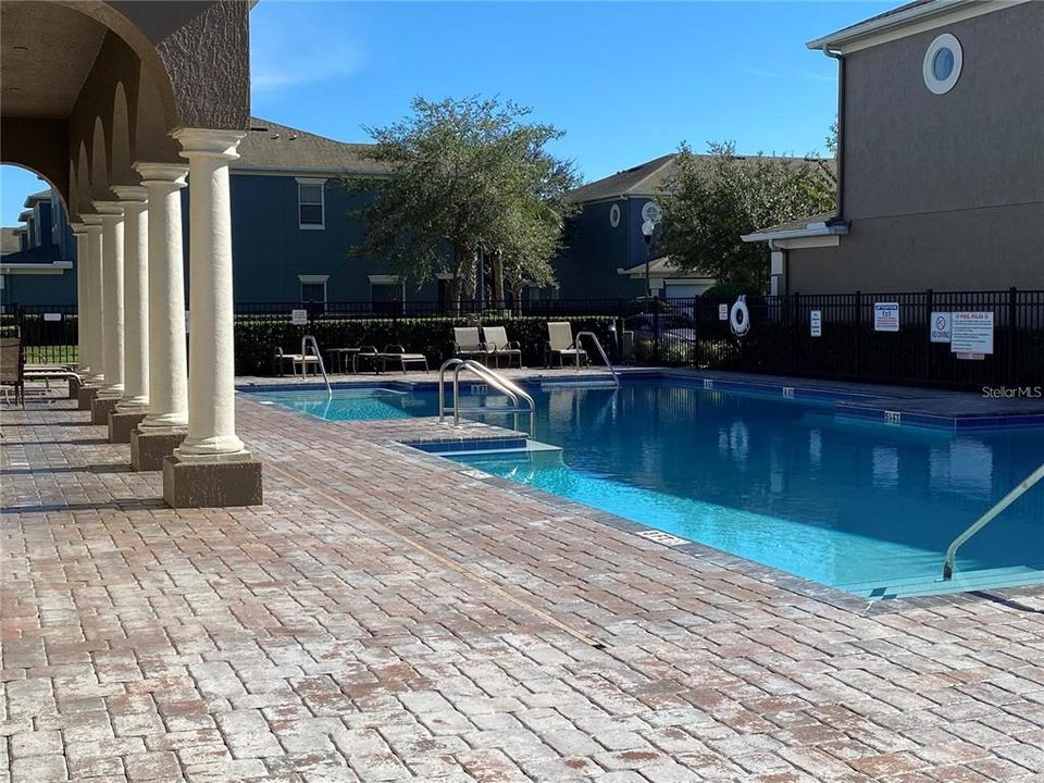 For Sale: $250,000 (2 beds, 2 baths, 1071 Square Feet)