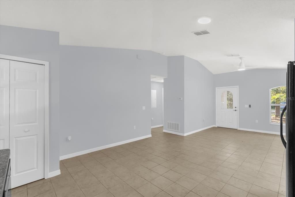 For Sale: $297,000 (2 beds, 2 baths, 1027 Square Feet)