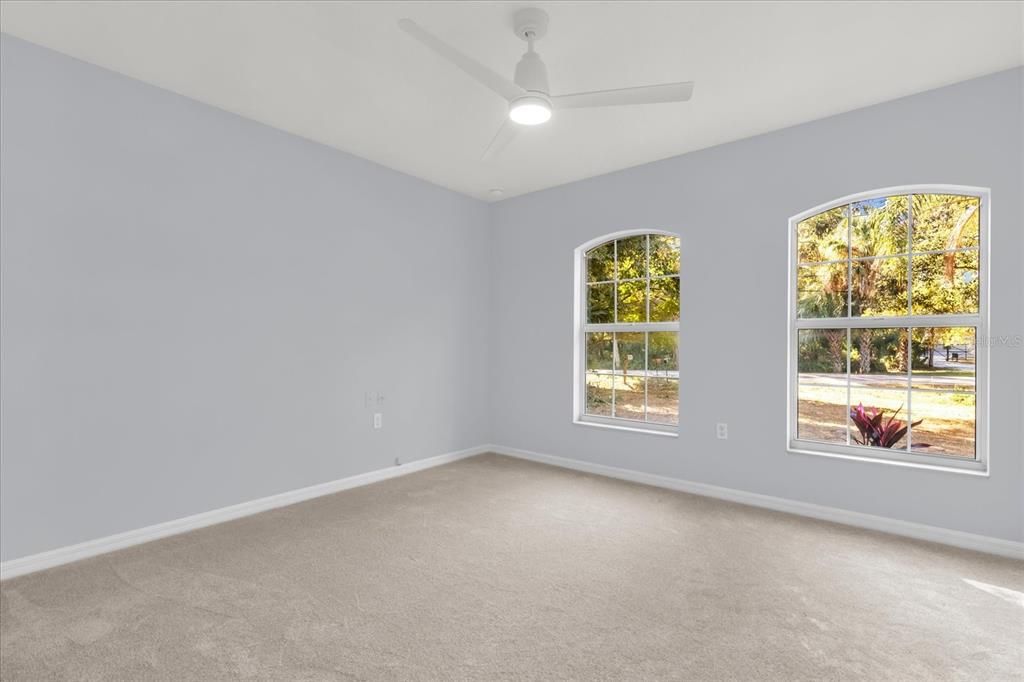 For Sale: $297,000 (2 beds, 2 baths, 1027 Square Feet)