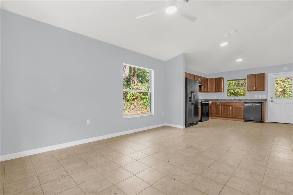 For Sale: $297,000 (2 beds, 2 baths, 1027 Square Feet)