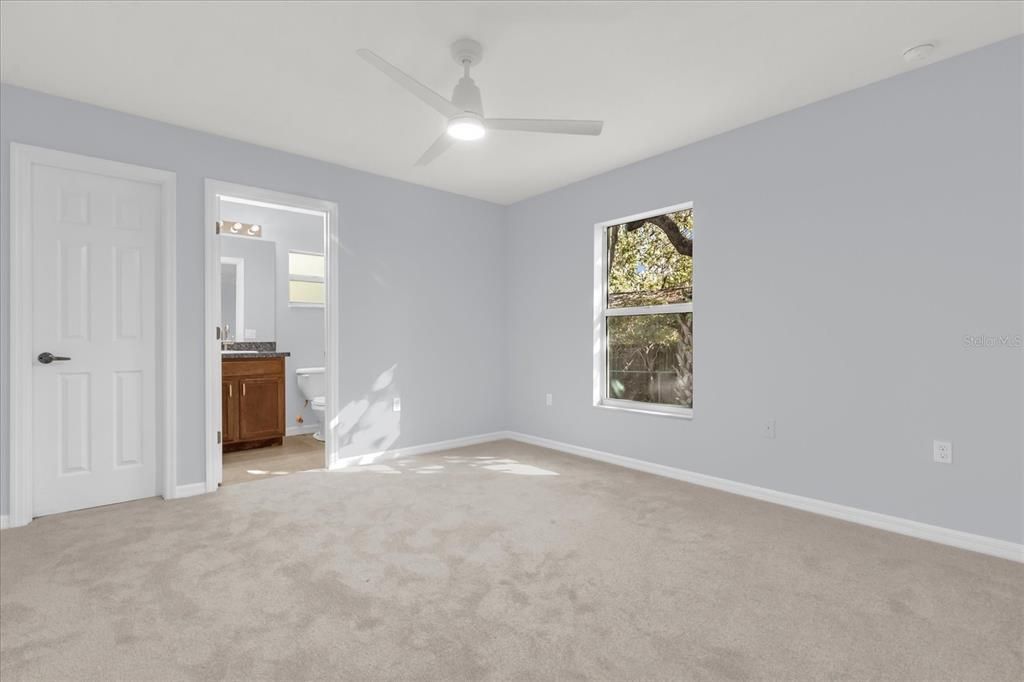 For Sale: $297,000 (2 beds, 2 baths, 1027 Square Feet)