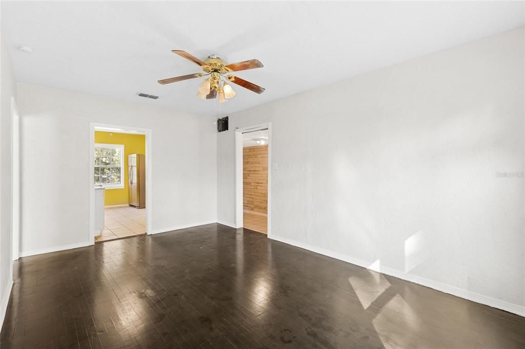 For Sale: $195,000 (3 beds, 1 baths, 1328 Square Feet)