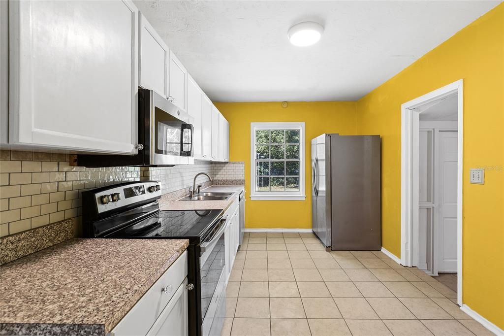 For Sale: $195,000 (3 beds, 1 baths, 1328 Square Feet)