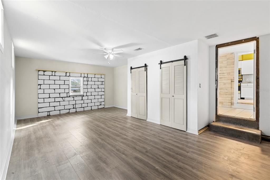 For Sale: $195,000 (3 beds, 1 baths, 1328 Square Feet)